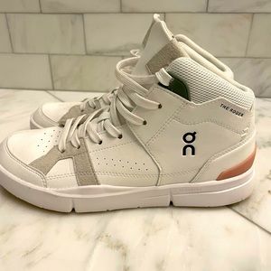 On Cloud The Roger Clubhouse Mid